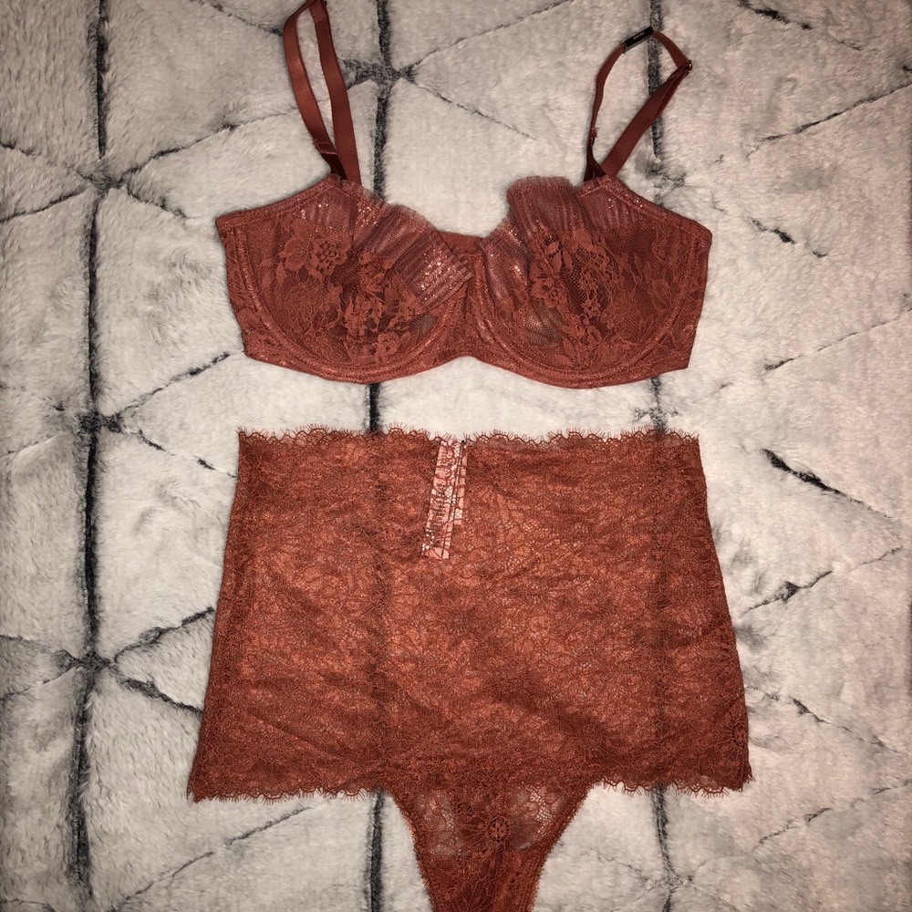 Victoria’s Secret Bra 32DD & Pantie Small Set